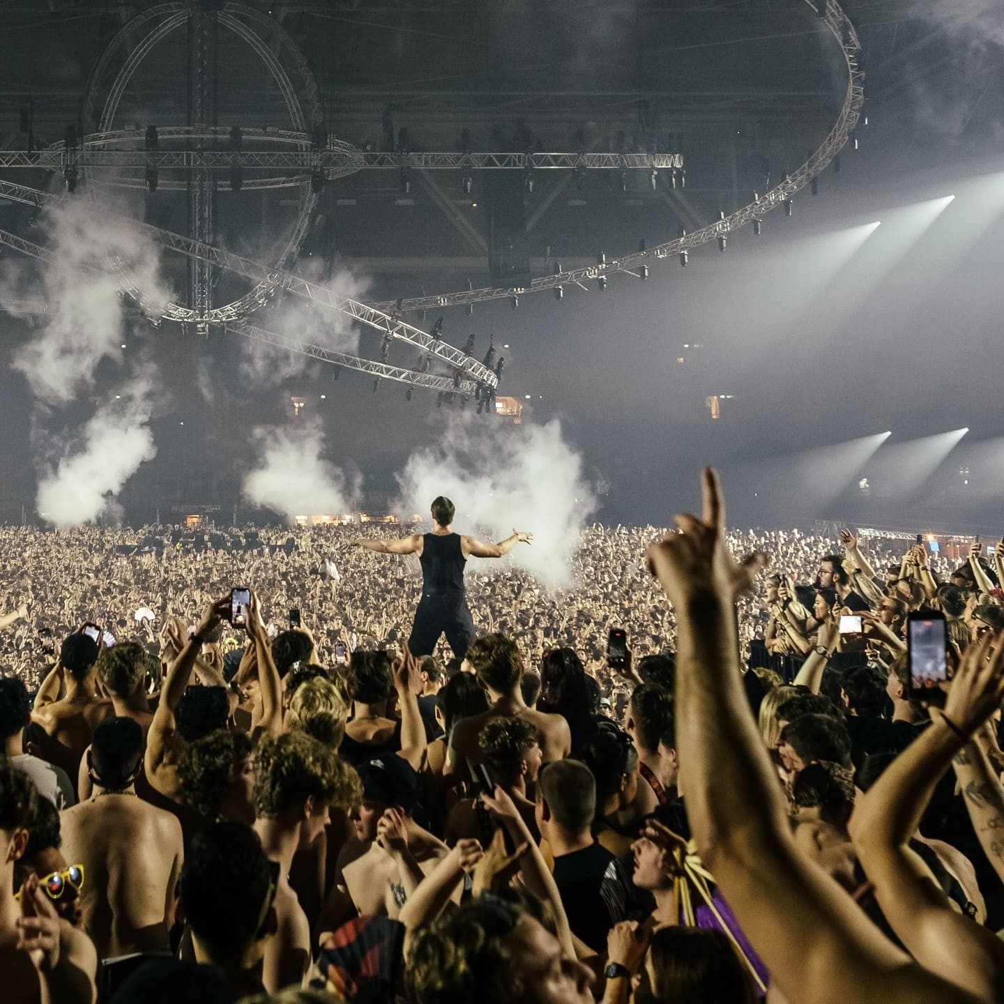 Ush Rave USH - Techno DJ & Producer • Events, Music & Biography | Techno Music World